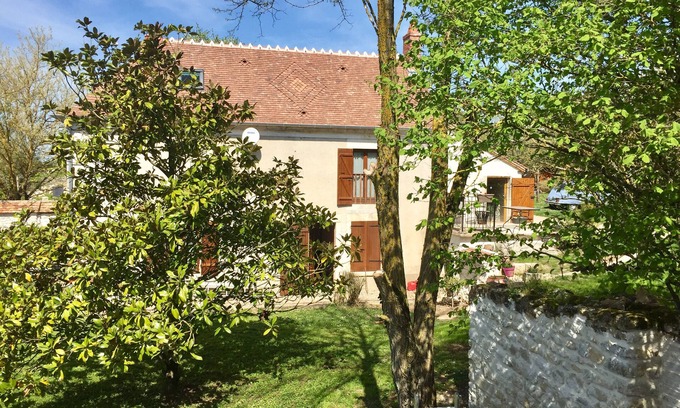 Pouilly-sur-Loire House | Riverfront Country Home near Paris to enjoy Wine-tasting, cycling, lifestyle