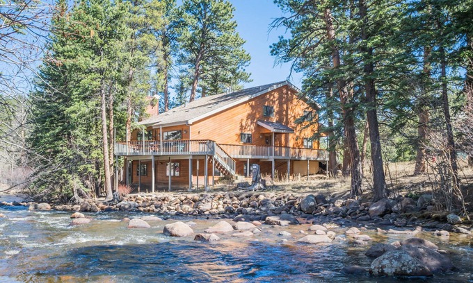 Aspen Brook House | Riverfront, hiking from the front door, minutes to RMNP