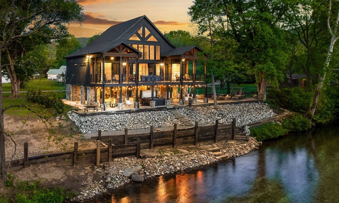 Townsend Cabin | Riverfront luxury cabin w/Free Attraction TIckets, private hot tub & deck