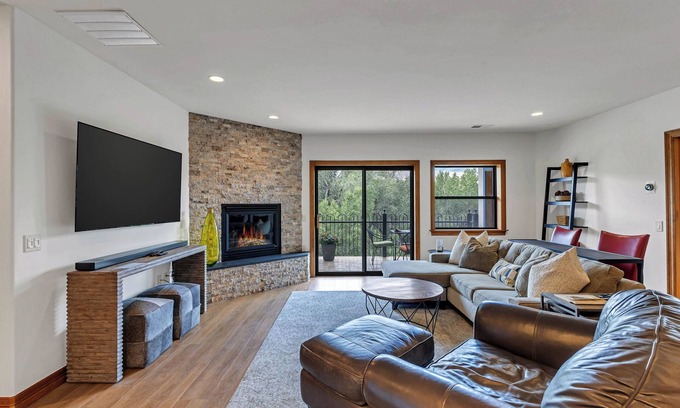 Edwards Condo | Riverfront Luxury within Minutes to Skiing