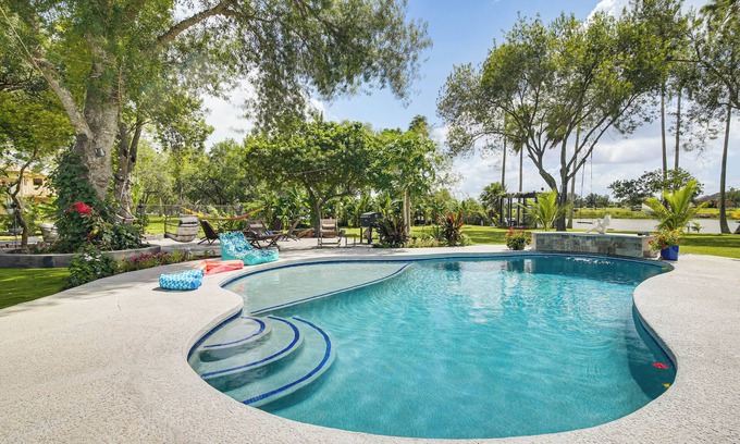 Sebastian Apartment | Riverfront Oasis w/Private Deck in Los Fresnos!