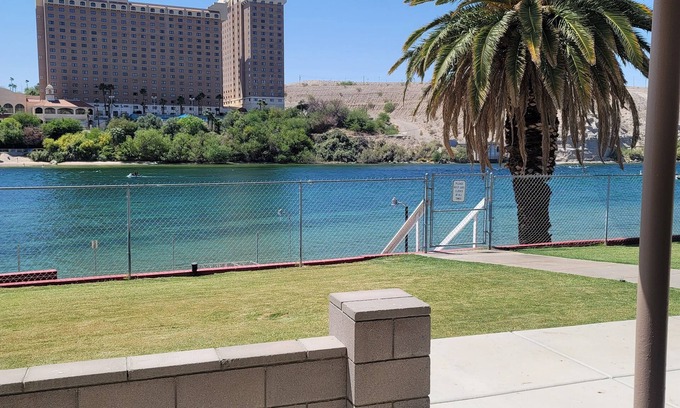 Laughlin House | Riverfront Paradise! Sleeps 7