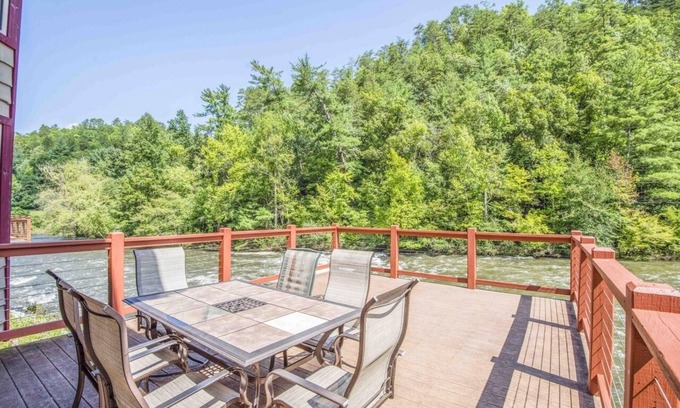 Tellico Plains Cabin | Riverfront Premium Cabin