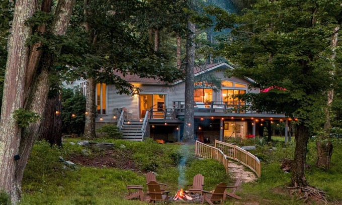 Cuddebackville Cabin | Riverfront Retreat | Hot Tub, Firepit & Pool Table
