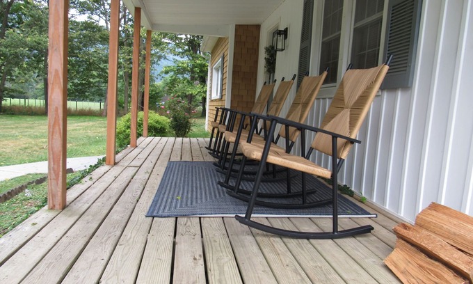 Fishers Hill House | Riverfront Retreat