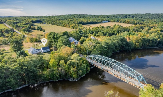 Dresden House | Riverfront Sanctuary