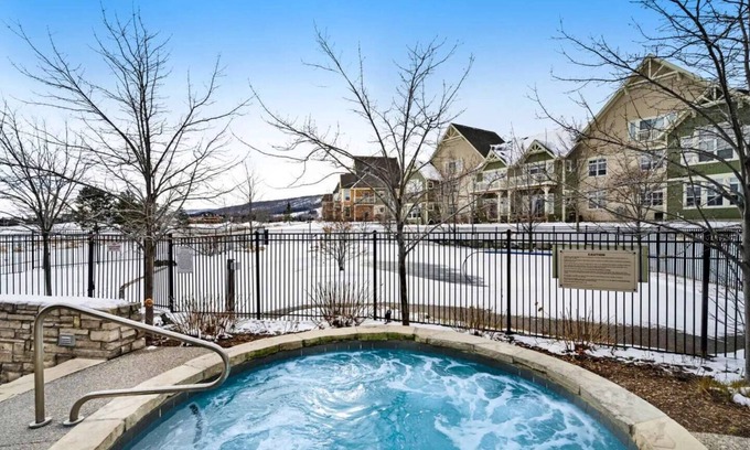 The Blue Mountains Condo | Rivergrass Hot Tub, Pool, Clean, Lovely, Great Location