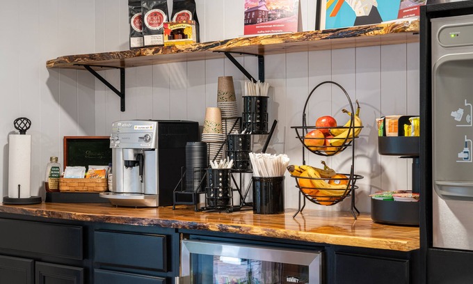 Peterborough Hotel | Riverhouse by Weekender (Formerly Jack Daniels Inn)