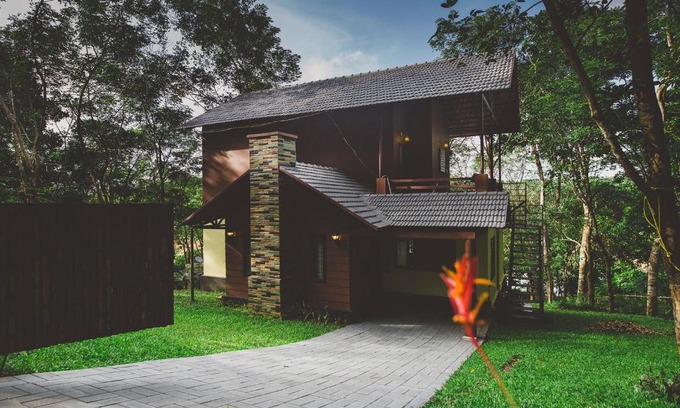 Wadakanchery Resort | Riverine Springs