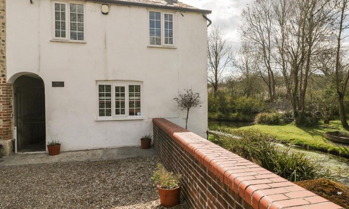 Maiden Newton House | Riverside 67 Dorchester Road