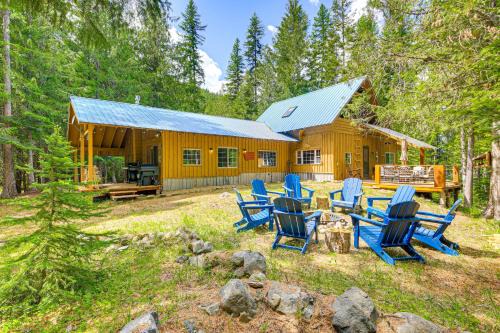 Troy House | Riverside Cabin on 9 Acres in Montana
