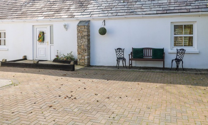 Glenties Cottage | RIVERSIDE COTTAGE, family friendly in Glenties, County Donegal