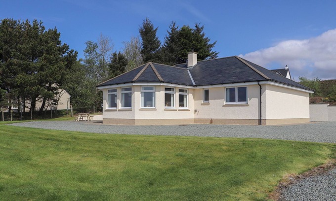 Eyre Cottage | RIVERSIDE COTTAGE, luxury holiday cottage, with open fire in Portree