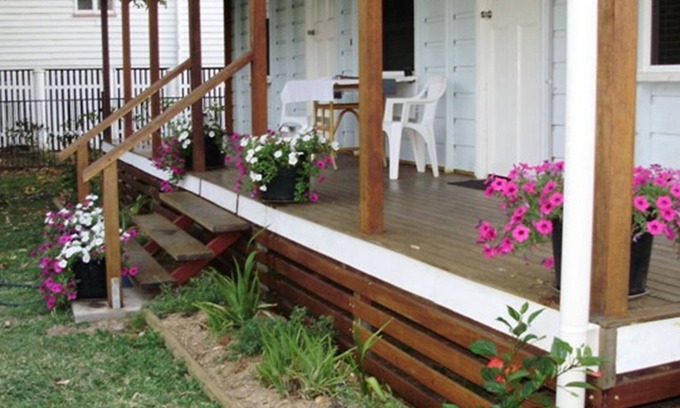 Depot Hill Cottage | Riverside Cottage Pets allowed inside