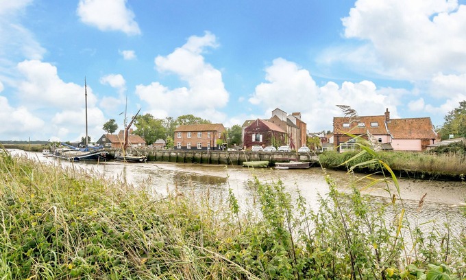 Snape House | Riverside Cottage - Two Bedroom House, Sleeps 4