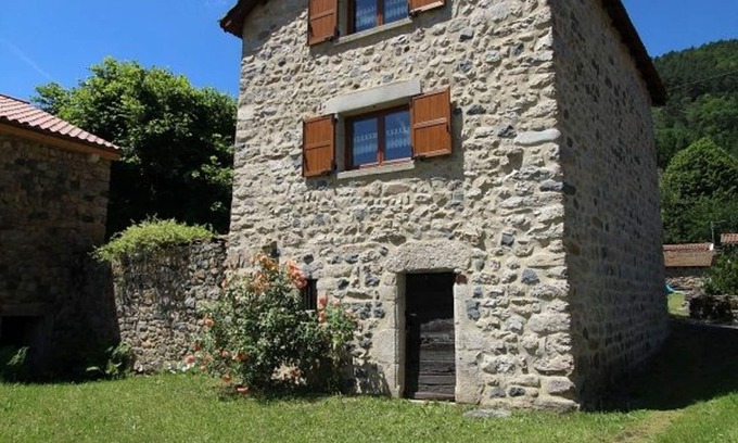 Alleyras Cottage | Riverside Cottage with Enclosed Garden, Near Outdoor Activities and Historical Sites in Alleyras