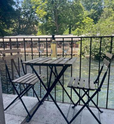Fontaine-de-Vaucluse Apartment | Riverside flat between Isle sur la Sorgue & Gordes