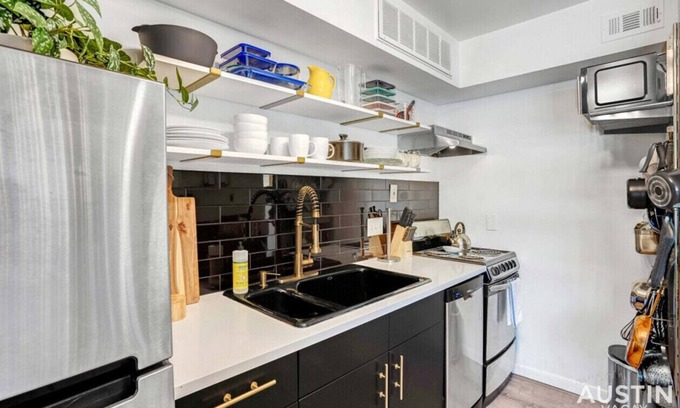 Riverside Condo | Riverside Gem for 4 | Swimming Pool + Free Parking