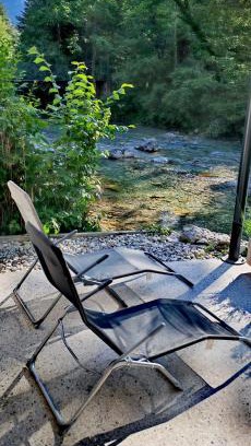 Ig House | Riverside Guesthouse