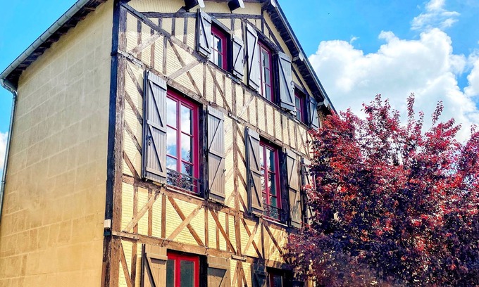 Cormeilles House | Riverside House & Terrace in Village & Restaurants, Wood Burning Stove, Walking