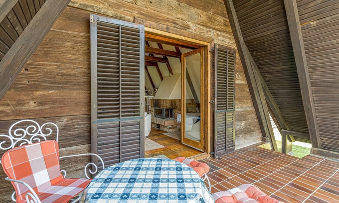 Sisak-Moslavina House | Riverside House With Hot Tub, Krapje, Croatia