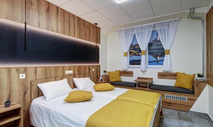 Gyor House | Riverside Inn - dunaparti szuterén