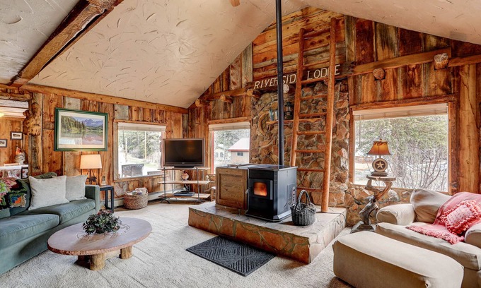 Lyons Cabin | Riverside Mountain Lodge Retreat - Historic Lodge
