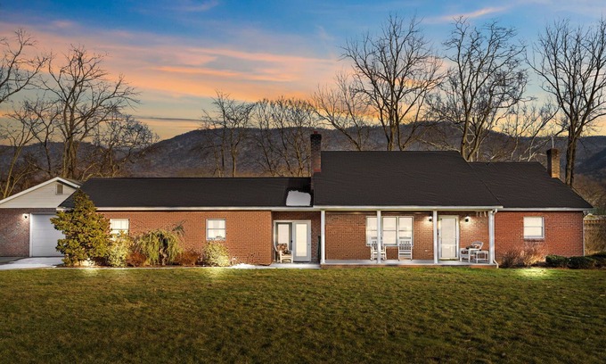 Mattawana House | Riverside Retreat | Fishing | Hot Tub - Sleeps 20+
