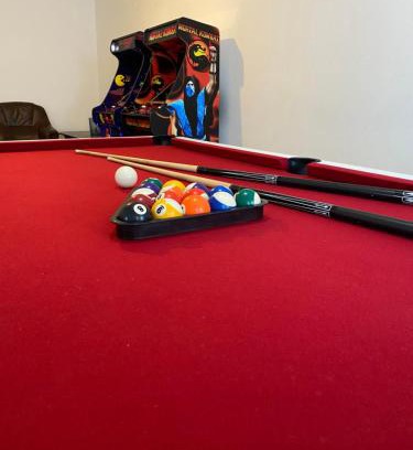 Goniadz Villa | Riverside Stay at Stary Rynek - billiards, foosball and arcade games