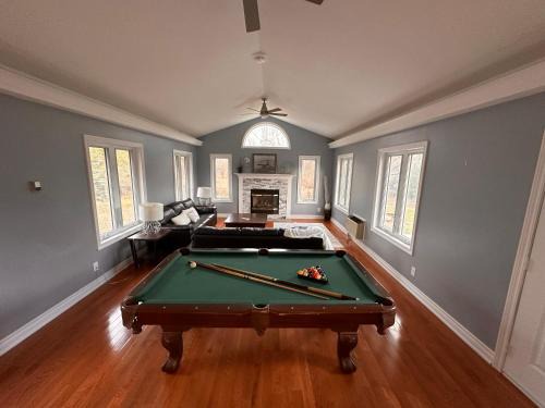 Foxboro House | Riverside stylish four bedroom house