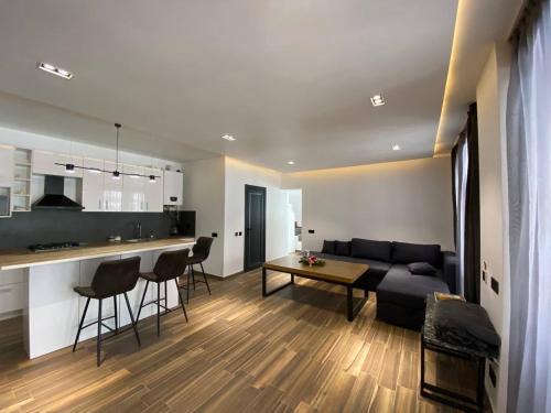 Slavske House | Riverside