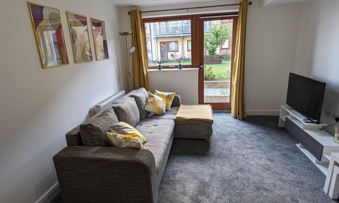 Greenhithe Apartment | Riverside View Near London Pets Ok