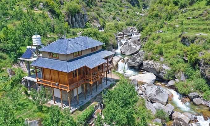 Banjar Cottage | RiverSoul Cottage 2BR in Tirthan Valley by Homeyhuts