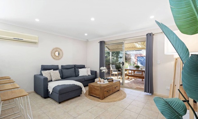 Rivervale House | Rivervale Family Retreat-Optus,River,Shops,Crown