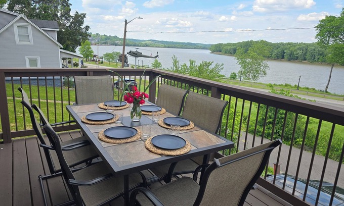 Aurora House | Riverview Home Near Creation Museum/Ark/Ski/Bikes/Cincinnati/Hot Tub-Sleeps 11