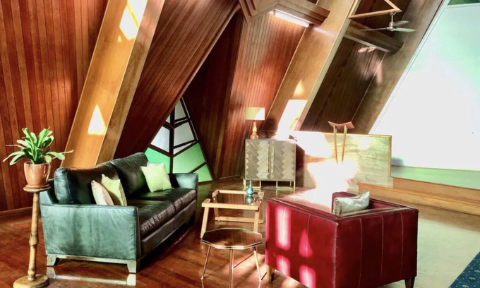 Innisfail House | Riverview Mid Century Modern Church