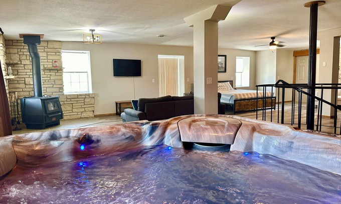 Bellevue Villa | Riverview Villa - Hot Tub - Beach - River Views