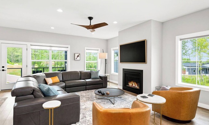 Duluth House | RiverWest Alpine - Base Spirit Mtn.- Dog Friendly - Sauna