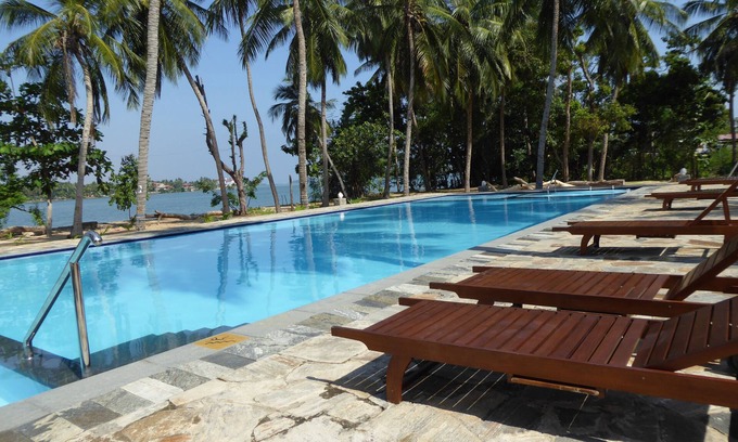 Manmunai North Hotel | Riviera Resort