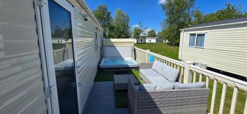 Tattershall House | RJ Luxury Caravan Hire With Hot Tub