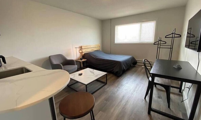 Clairmont Apartment | RNDup Urban Lofts Exec Single Room Modern and Trendy!