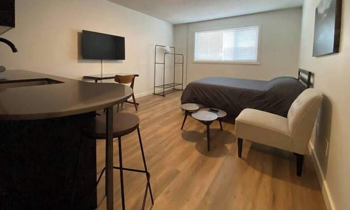 Clairmont Apartment | RNDup Urban Lofts Exec Single Room Modern and Trendy!