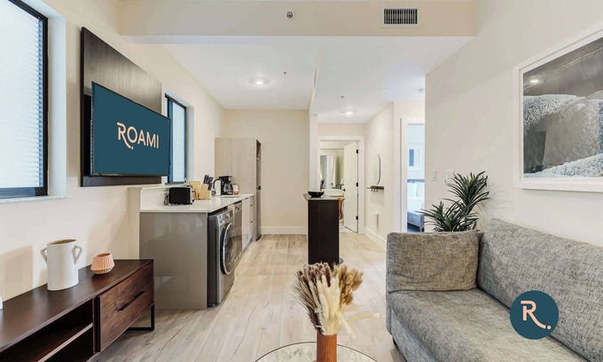 Midtown Apartment | Roami at The Palace | 2 Bedroom | Queen #10