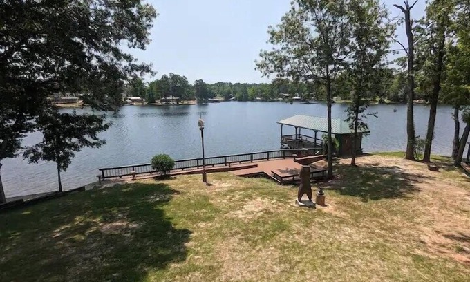 South Toledo Bend House | Robbins Nest Toledo Bend, Waterfront Getaway - Lakeside is best at the Robbins Nest!