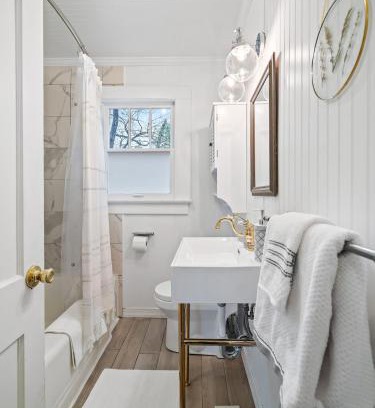 McCain House | Roberson House Private Pool Walk to DT Sleeps 12