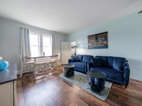 Hamilton Apartment | Robin's Nest - Miami U, Weddings or Spooky Nook!