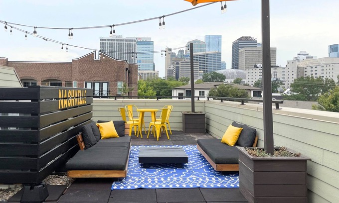 North Capitol House | Robin's Nest| Rooftop Deck |Walk to Downtown