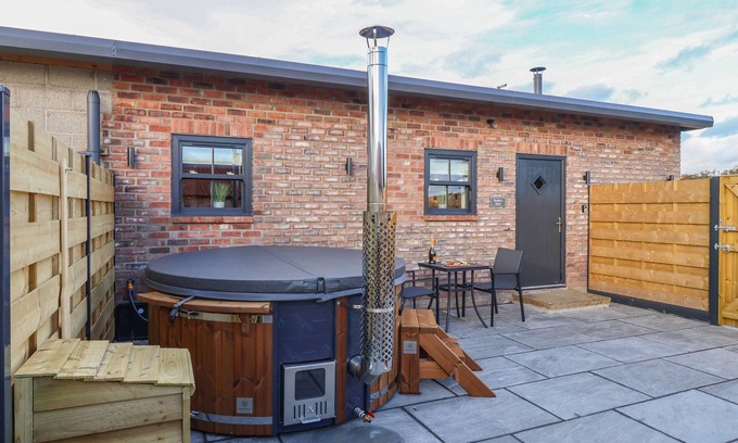 Fangfoss Cottage | ROBINS NEST, pet friendly, character holiday cottage in Pocklington