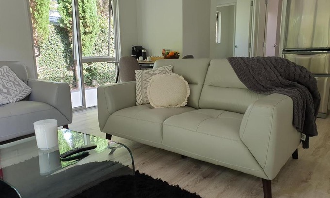 Hamilton House | Robyn's Retreat