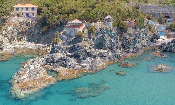 Rosignano Marittimo Villa | Roc Villa 1111 | Exclusive villa with 2 private beaches and large sea-view park